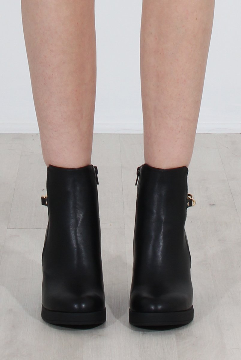 Alma Black Platform boots