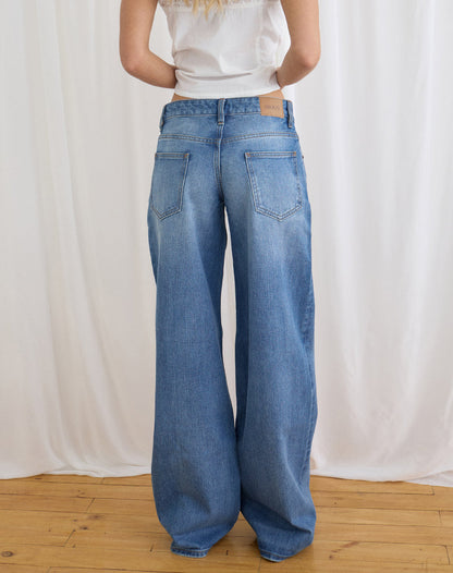 Low Rise Roomy Jeans in Fade Blue